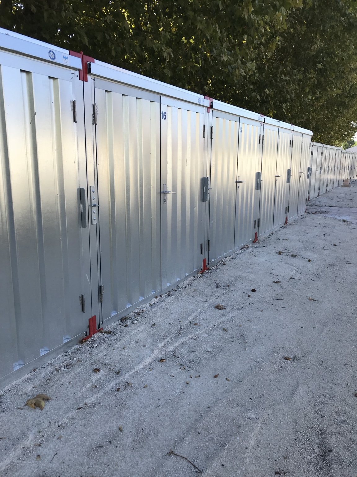 Rangée de box à Montélimar